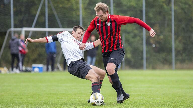Nach dem deutlichen 5:1-Erfolg über Sennfeld sind Peter Hertel (rechts) und derSV Sylbach auf Platz zweo vorgestoßen. Nach dem deutlichen 5:1-Erfolg über Sennfeld sind Peter Hertel (rechts) und derSV Sylbach auf Platz zweo vorgestoßen.