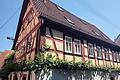 Ein Weinhändlerhaus in Zell am Main, umgebaut von Christopher Fleischmann im Jahre 1692. Insgesamt 17 Händlerhäuser dieser Epoche stehen noch in Zell.