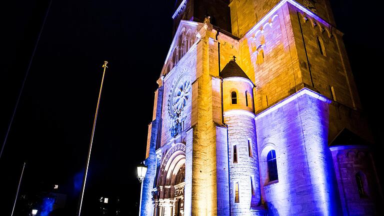 Im vergangenen Jahr war die St. Adalbero-Kirche in der Sanderau während der Nacht der offenen Kirchen bunt illuminiert. Im vergangenen Jahr war die St. Adalbero-Kirche in der Sanderau während der Nacht der offenen Kirchen bunt illuminiert. 
