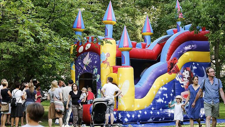 Nicht nur die Hüpfburg im Kinderbereich war dicht belagert.