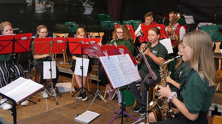 Auch die &bdquo;Klang-Gäng&ldquo; &ndash; der Nachwuchs der Zeller Musikanten &ndash; unter der Leitung von Andrea Echaniz-Gerhard zeigte beim Sommerkonzert ihr Können.