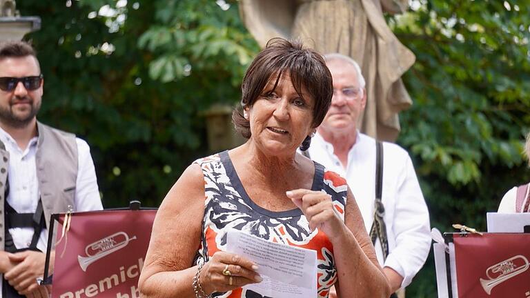 „Es geht nur gemeinsam und meistens ehrenamtlich“, sagt Silvia Metz, Zweite Bürgermeisterin Burkardroth und Ortsreferentin von Wollbach - „Es geht nur gemeinsam und meistens ehrenamtlich“, sagt Silvia Metz, Zweite Bürgermeisterin Burkardroth und Ortsreferentin von Wollbach „Es geht nur gemeinsam und meistens ehrenamtlich“, sagt Silvia Metz, Zweite Bürgermeisterin Burkardroth und Ortsreferentin von Wollbach - „Es geht nur gemeinsam und meistens ehrenamtlich“, sagt Silvia Metz, Zweite Bürgermeisterin Burkardroth und Ortsreferentin von Wollbach