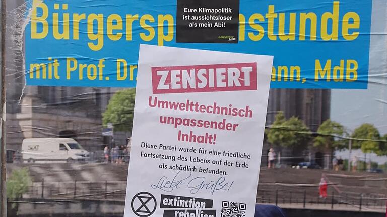 In jüngster Vergangenheit sind mehrere Partei-Plakate in der Würzburger Innenstadt überklebt worden – so auch eines der FDP.