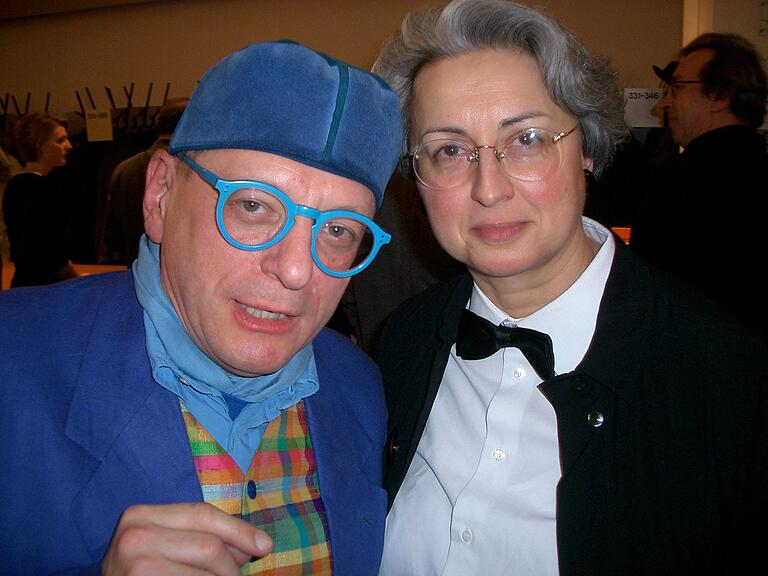 Friederike Hassauer und Peter Roos 2006 beim Main-Post-Neujahrsempfang in Würzburg. Friederike Hassauer und Peter Roos 2006 beim Main-Post-Neujahrsempfang in Würzburg.