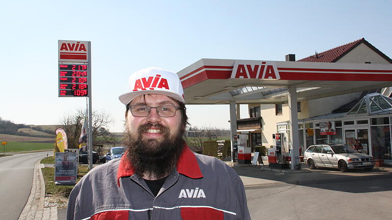 Marcel Heilmann, der Juniorchef der Avia-Tankstelle in Michelau im Steigerwald, ist froh über die verständnisvolle Kundschaft angesichts der hohen Spritpreise.