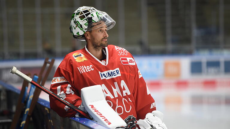 Augsburger Panther.jpeg       -  Dennis Endras wechselt an die Bande und wird in Zukunft beim AEV die Goalies trainieren.