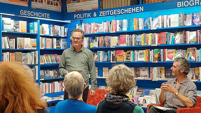 Max Mohrs Urneffe Frederick Reuss und Enkel Nicolas Humbert lasen in der Buchhandlung Knodt