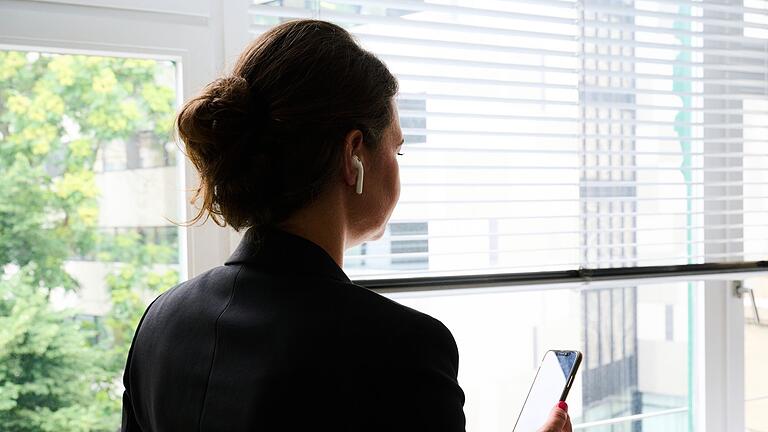 Frauen in Führungsetagen       -  Im Vergleich zu anderen westlichen Industrieländern hinkt Deutschland beim Frauenanteil in Führungsetagen weiter hinterher. (Symbolbild)