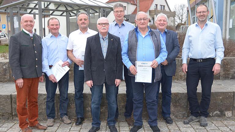 Ehrungen beim CSU-Ortsverband Salz (von links): Landrat Thomas Habermann, Gerhard Bocklet, Helmut Ziegler (beide 20 Jahre), Dietrich Haase (50 Jahre), Andreas Benkert (20 Jahre), Erich Geis (35 Jahre), Vorsitzender Hartmut Brunner und Bürgermeister Martin Schmitt.