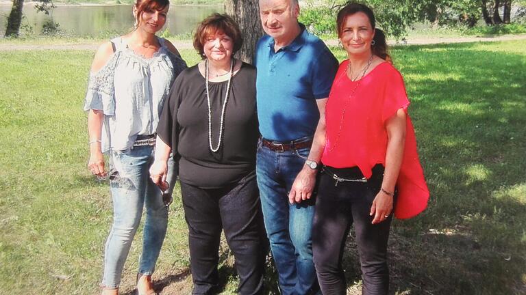 Der Familie Gutsch ist kurz vor der Wende noch die Flucht aus der DDR über Ungarn und Österreich in die Bundesrepublik gelungen. Im Bild von links Marion, Silvia, Dieter und Romy Gutsch.