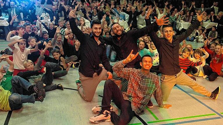 Für bewegungshungrige junge Gäste der Nacht des Sports regelmäßig unwiderstehlich: die Breakdancegruppe Too Extreme. Für bewegungshungrige junge Gäste der Nacht des Sports regelmäßig unwiderstehlich: die Breakdancegruppe Too Extreme.