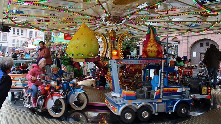 Auf dem Minnirummel der Martini-Messe war das Kinderkarussell&nbsp; ein Anziehungspunkt.