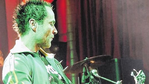 Gernot &bdquo;Sid Vicious&ldquo; Stühler bei den &bdquo;Schweinen in Grün&ldquo;.