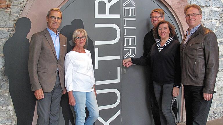 Ehrenamtlich engagiert sich der Arbeitskreis Kultur für die Kultur in Zell, Im Bild das Sprecherteam Kulturkeller. Ehrenamtlich engagiert sich der Arbeitskreis Kultur für die Kultur in Zell, Im Bild das Sprecherteam Kulturkeller.