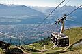 Seilbahnen mit großen Gondeln gibt es bisher meistens in den Bergen - wie hier bei Innsbruck. Bad Neustadt sollte auch eine zum Klinik-Campus bekommen, findet Rhön-Klinikum-Gründer Eugen Münch.