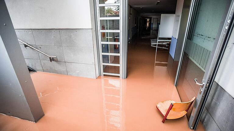 Am Tag der Katastrophe läuft das gesamte Untergeschoss&nbsp; der Realschule voll.&nbsp; Nachdem das Gebäude zuletzt erst für rund sieben Millionen renoviert worden war, ist es nach dem Hochwasser erneut ein Sanierungsfall.