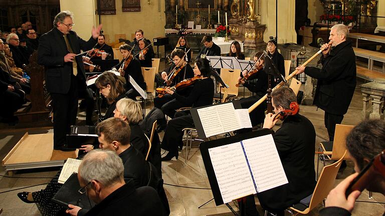 Der Klang des Hirtenhorns, gespielt von Franz Schüssele (rechts), stand beim Weihnachtskonzert im Steigerwalddom mehrfach im Mittelpunkt. Der Klang des Hirtenhorns, gespielt von Franz Schüssele (rechts), stand beim Weihnachtskonzert im Steigerwalddom mehrfach im Mittelpunkt.