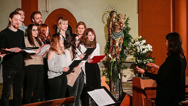 &bdquo;Willkommen mit Musik&ldquo; bei einem Konzert in der Mutterhauskirche der Erlöserschwestern in Würzburg