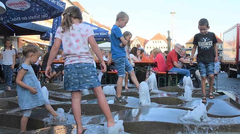 Der Brunnen bot eine angenehme Kühlung.