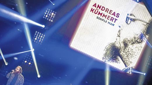 Kandidat bei „The Voice of Germany“: Im Halbfinale der Castingshow präsentierte Andreas Kümmert seinen Song „Simple Man“. Der schaffte es in der vergangenen Woche gleich auf Platz 1 der Download-Charts. Kandidat bei „The Voice of Germany“: Im Halbfinale der Castingshow präsentierte Andreas Kümmert seinen Song „Simple Man“. Der schaffte es in der vergangenen Woche gleich auf Platz 1 der Download-Charts.