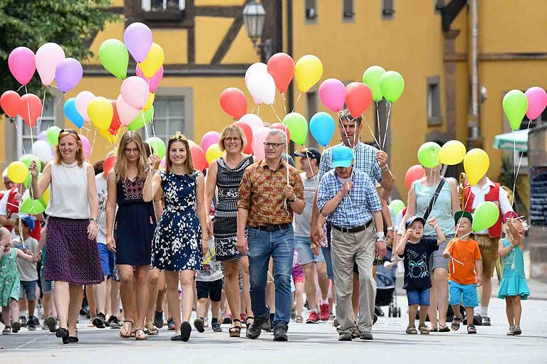 Fränkische Lebensfreude beim Weinfest in Frankenwinheim: In diesem Jahr wird man darauf leider verzichten müssen. Fränkische Lebensfreude beim Weinfest in Frankenwinheim: In diesem Jahr wird man darauf leider verzichten müssen.