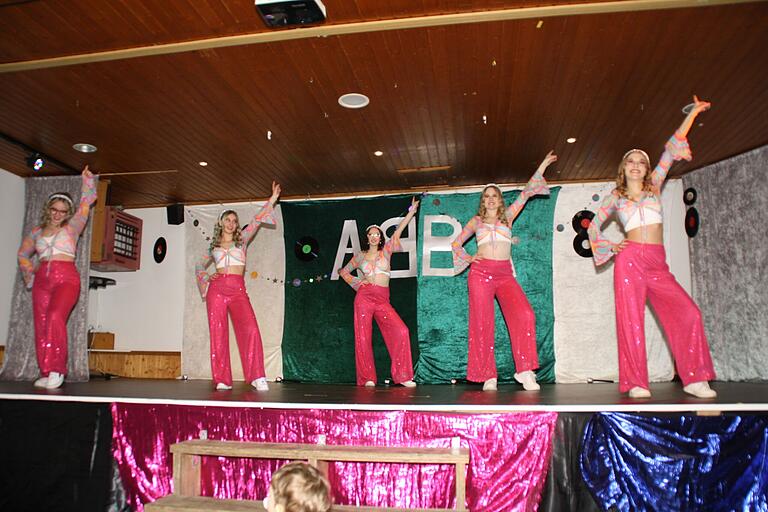 Die Große Garde mit ihrem Showtanz ABBA beim Bunten Abend in Hofstetten. Die Große Garde mit ihrem Showtanz ABBA beim Bunten Abend in Hofstetten.