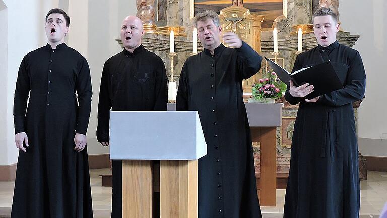 Gerne gesehene Gäste in St. Elisabeth: der Moskauer St.-Daniels-Chor mit (von links) Aleksander Borodeko, Alexej Burmistrov, künstlerischer Leiter Vladislav Belikov und Kyrill Kapatschinskij.