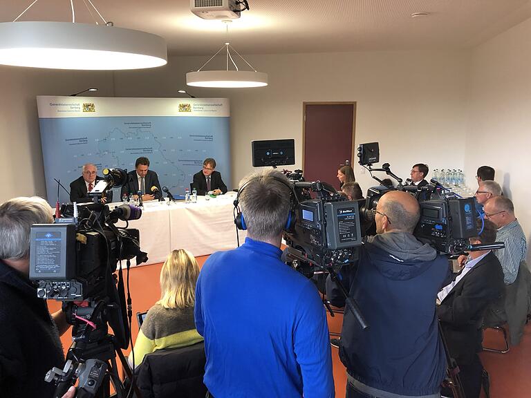 Zur Pressekonferenz der Bamberger Staatsanwaltschaft im September diesen Jahres kam Bayerns Justizminister Georg Eisenreich. Die Zentralstelle Cybercrime in Bamberg leitete die Ermittlungen.&nbsp;