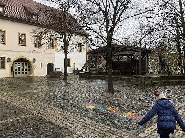 Der Spitalgarten soll als Veranstaltungsort für Events und Open-Air-Veranstaltungen technisch und logistisch aufgewertet werden. Der Spitalgarten soll als Veranstaltungsort für Events und Open-Air-Veranstaltungen technisch und logistisch aufgewertet werden.