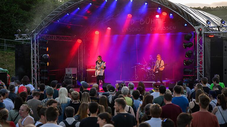 Die Punkband 'Die Cigaretten' heizte am Donnerstag das Umsonst &amp; Draussen-Festival ein.