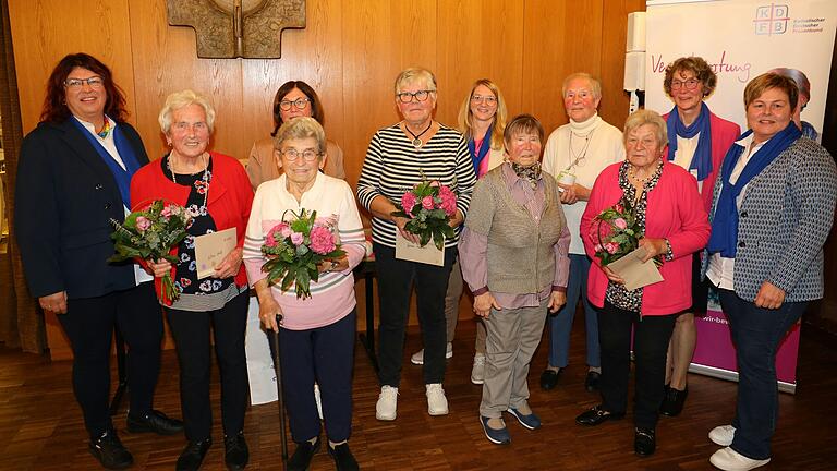 Auf dem Foto von links  Pfister Tanja (Vorstandsteam), Stark Wilma, Wahler Gertrud, Kling Heike, Hochrein Gertrud, Winzig-Popp Ines (Vorstandsteam), Endres Hedwig, Thüring Irmtraud, Faulhaber Helga, Edith Werner (Diözesanvorsitzende), Sandra Endres (Vorstandsteam).