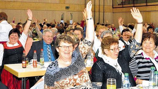 Die Arme hoch: bei einem langen Landfrauentag ist Bewegung wichtig.