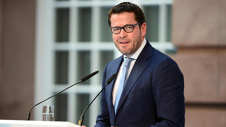 Karl-Theodor zu Guttenberg       -  ARCHIV -  Der ehemalige Bundesverteidigungsminister Karl-Theodor zu Guttenberg spricht am 23.09.2016 in Berlin bei der Konferenz der Alfred-Herrhausen Gesellschaft «Denk ich an Deutschland.