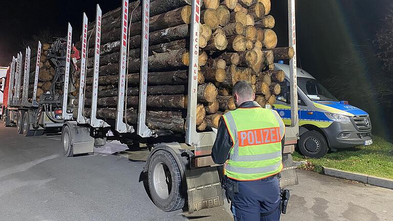 Bei einer großangelegten Aktion im Landkreis Rhön-Grabfeld wurden am Mittwochabend mehrere Kontrollen von der Polizei durchgeführt.