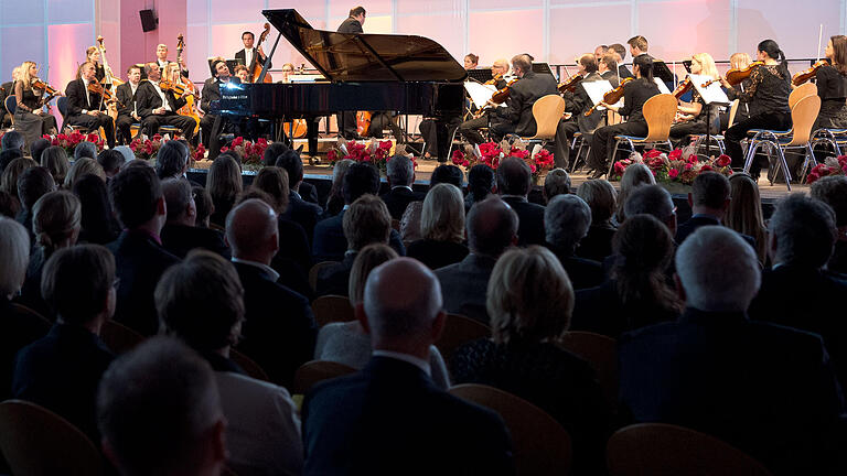10. Benefizkonzert im VCC - Das Mozarteum-Orchester aus Salzburg spielt am Samstag beim 10. Benefizkonzert der Würzburger Druck- und Medienhäuser im Vogel Convention Center (VCC) in Würzburg. 10. Benefizkonzert im VCC - Das Mozarteum-Orchester aus Salzburg spielt am Samstag beim 10. Benefizkonzert der Würzburger Druck- und Medienhäuser im Vogel Convention Center (VCC) in Würzburg.