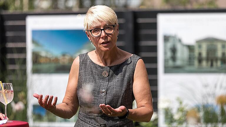 LGS-Chefin Claudia Knoll: „Die Bettenkapazitäten fehlen“ - Claudia Knoll ist von der Bayerischen Landesgartenschau GmbH nach Würzburg entsandt und verantwortlich für die Durchführung. LGS-Chefin Claudia Knoll: „Die Bettenkapazitäten fehlen“ - Claudia Knoll ist von der Bayerischen Landesgartenschau GmbH nach Würzburg entsandt und verantwortlich für die Durchführung.