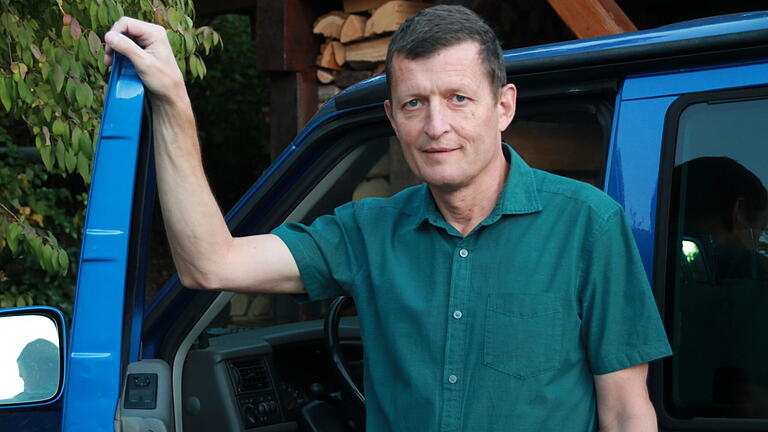 Franz-Josef Kordowich mit dem Auto. Franz-Josef Kordowich mit dem Auto.