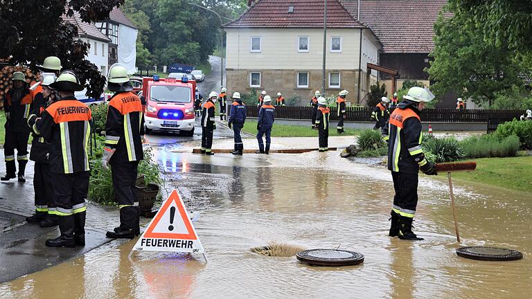 Der Deutsche Wetterdienst warnt vor schweren Unwettern am Mittwoch, die wieder zu Überschwemmungen führen können.