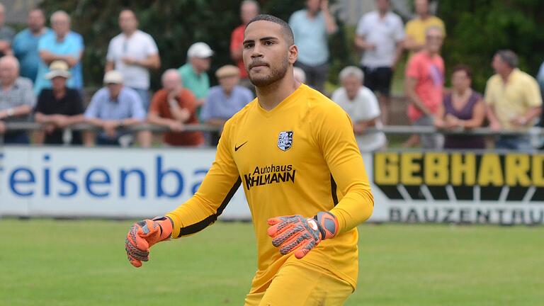 Seit vier Landesliga-Spielen ohne Gegentor: Karlburgs Torhüter Marvin Fischer-Vallecilla. Auch im Spitzenspiel in Fuchsstadt ließ der 23-Jährigen kein Tor des Tabellenführers zu.