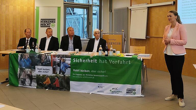 Auf dem Foto (von links): Dr. Dieter Aufderhaar, Bernd Schlör, Reiner Mader, Wolfgang Gerätberger, Judith Gerlach. Auf dem Foto (von links): Dr. Dieter Aufderhaar, Bernd Schlör, Reiner Mader, Wolfgang Gerätberger, Judith Gerlach.