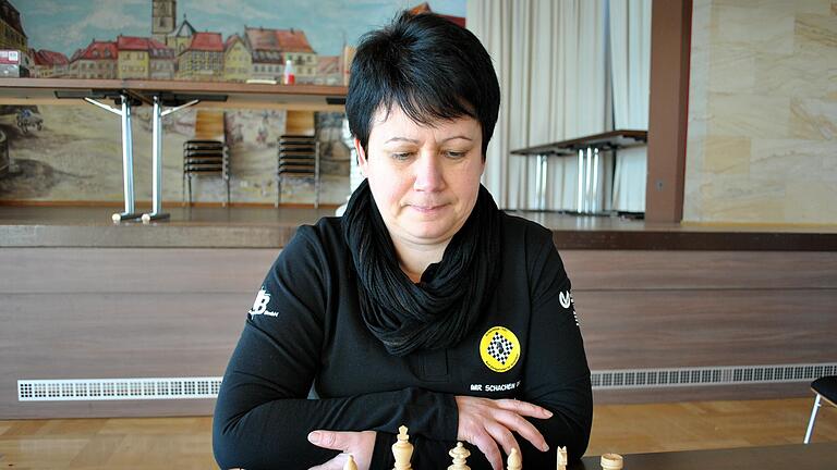 Der SC Bad Königshofen kann trotz aller Corona-Beschränkungen mit sechs Spielerinnen zu den letzten drei Saisonspielen antreten. Tatjana Melamed (im Bild) wird dabei sein. Der SC Bad Königshofen kann trotz aller Corona-Beschränkungen mit sechs Spielerinnen zu den letzten drei Saisonspielen antreten. Tatjana Melamed (im Bild) wird dabei sein.