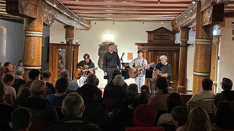 Die Band 'take off' im voll besetzten Rathaus - Alexander Wenzel, Felix Grieb, Clemens Will und Rüdiger Löser. Die Band 'take off' im voll besetzten Rathaus - Alexander Wenzel, Felix Grieb, Clemens Will und Rüdiger Löser.