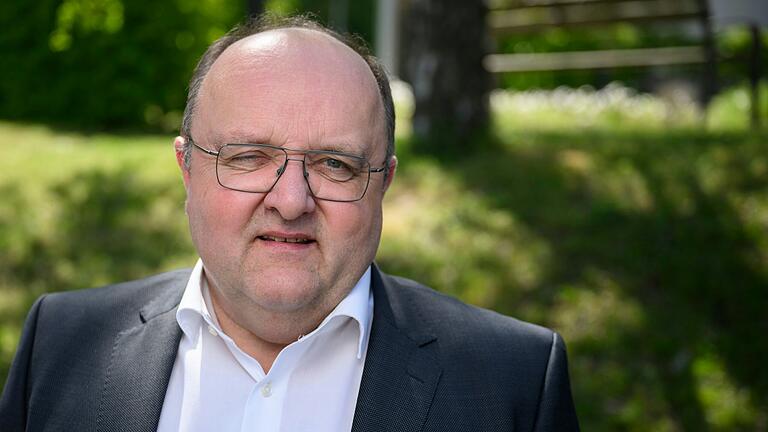 Als Vorstandssprecher der Kommunalen Altenhilfe Bayern hofft Alexander Schraml, dass die Hinweise des Bayerischen Verwaltungsgerichtshofes zu Klingelrufen wegweisenden Charakter für Seniorenheim haben. Als Vorstandssprecher der Kommunalen Altenhilfe Bayern hofft Alexander Schraml, dass die Hinweise des Bayerischen Verwaltungsgerichtshofes zu Klingelrufen wegweisenden Charakter für Seniorenheim haben.