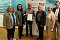 Auf dem Foto Veronika Klose (Geschäftsführerin), Schulrätin Nicole Schmitt (Vorsitz Schule), Jürgen Stürzenberger, Meinolf Brinkmöller (stellv. Vorsitz Wirtschaft), Ute Münster-Ofen (stellv. Vorsitz Schule, Schulewirtschaft-Expertin), Jens Wunderwald (Vorsitz Wirtschaft).
