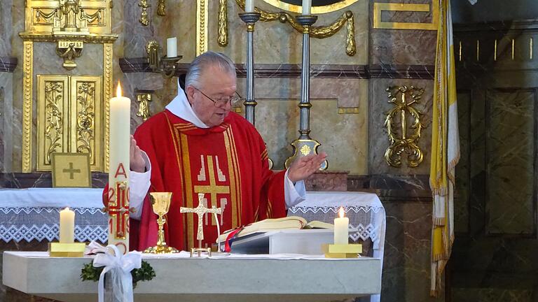 Hielt in seinem Heimatort mehrere Gottesdienste: Benediktinerpater Germar Neubert.