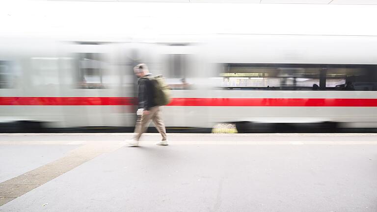 Deutsche Bahn.jpeg       -  Das vergangene Jahr war für die Bahn und ihre Kundinnen und Kunden vor allem von der hohen Unpünktlichkeit geprägt.