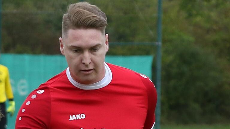 Dominik Szabo trainiert die zweite Mannschaft beim Würzburger FV. Das Archivbild zeigt ihn noch im Trikot des FC Eibelstadt in der Kreisliga.