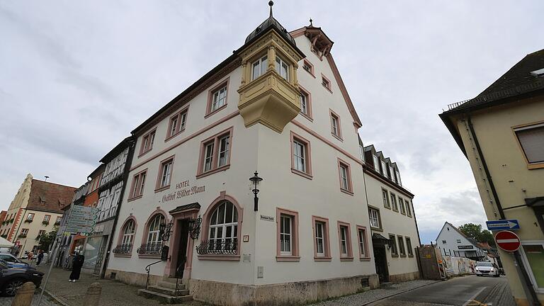 Der erste Anlauf zur Zwangsversteigerung des Hotel-Gasthofs 'Wilder Mann' in Gerolzhofen ist ohne Zuschlag geendet – obwohl es ein Gebot gegeben hat.