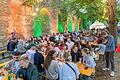 Das Hofgartenweinfest ist eröffnet. Zahlreiche Besucher genießen am Freitag das Weinfest im Hofgarten der Residenz Würzburg.