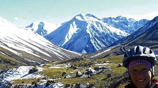 Winterlich: Frierend auf dem Weg nach China in den usbekischen Bergen.
